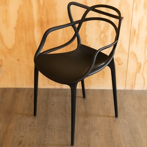【IDEA】Zoe 視覺概念幾何造型休閒椅 / 餐椅黑色